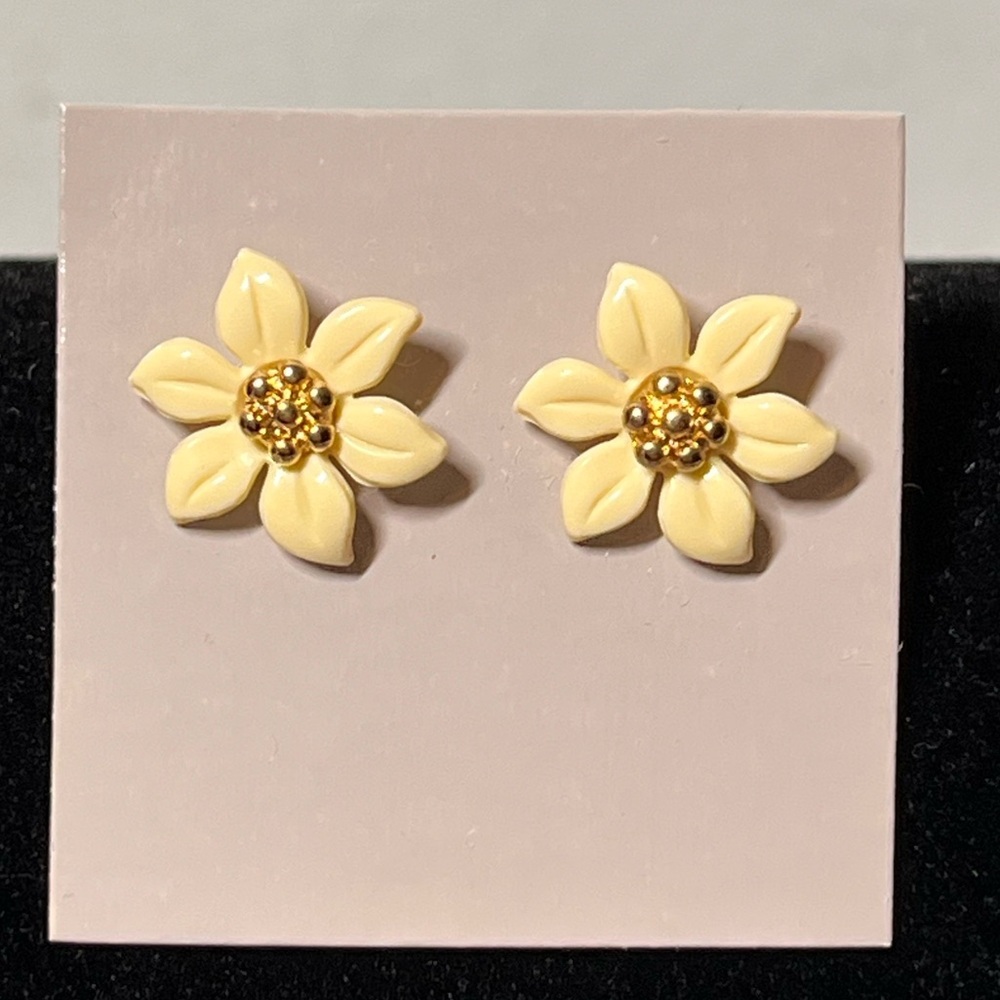 New Avon Vintage Floral Clusters Stud Earrings with two options. Cream or red.